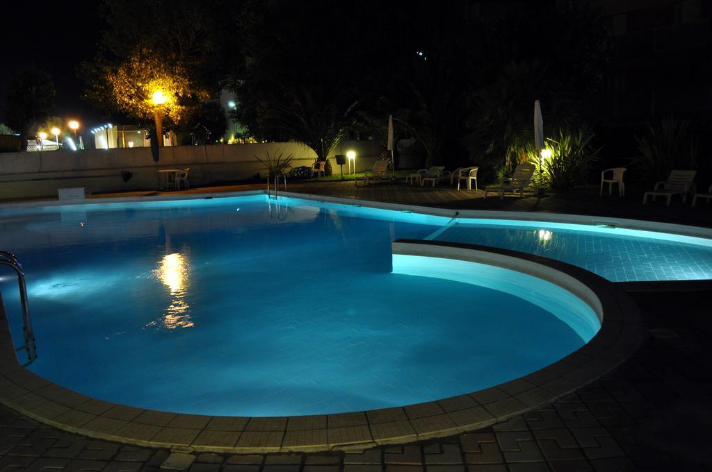 Hotel Perla เซนีกัลเลีย ภายนอก รูปภาพ