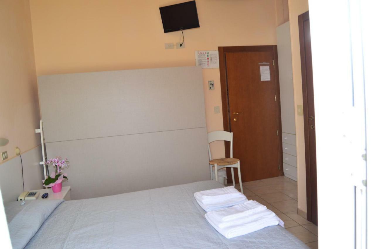 Hotel Perla เซนีกัลเลีย ภายนอก รูปภาพ