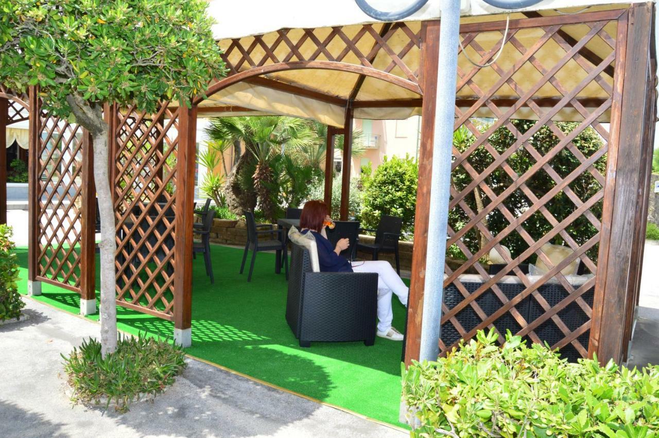 Hotel Perla เซนีกัลเลีย ภายนอก รูปภาพ