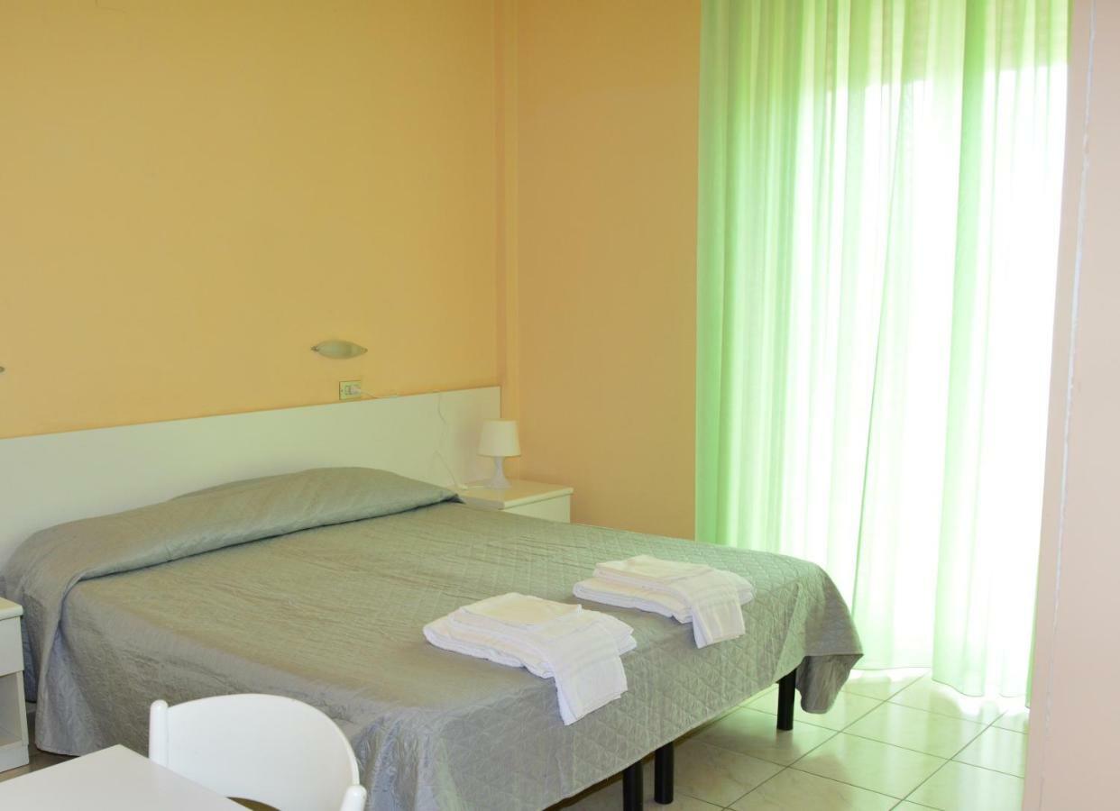 Hotel Perla เซนีกัลเลีย ภายนอก รูปภาพ