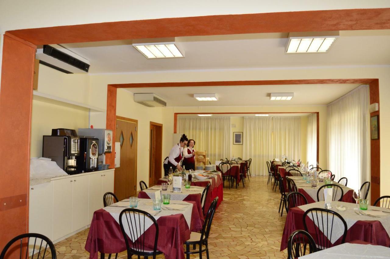 Hotel Perla เซนีกัลเลีย ภายนอก รูปภาพ